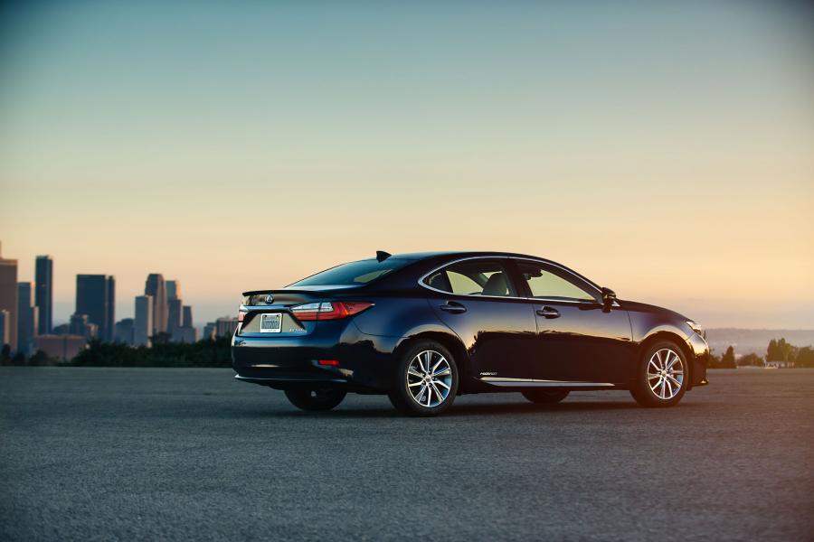  Lexus ES300h 2016 года  (фото 11 из 22)